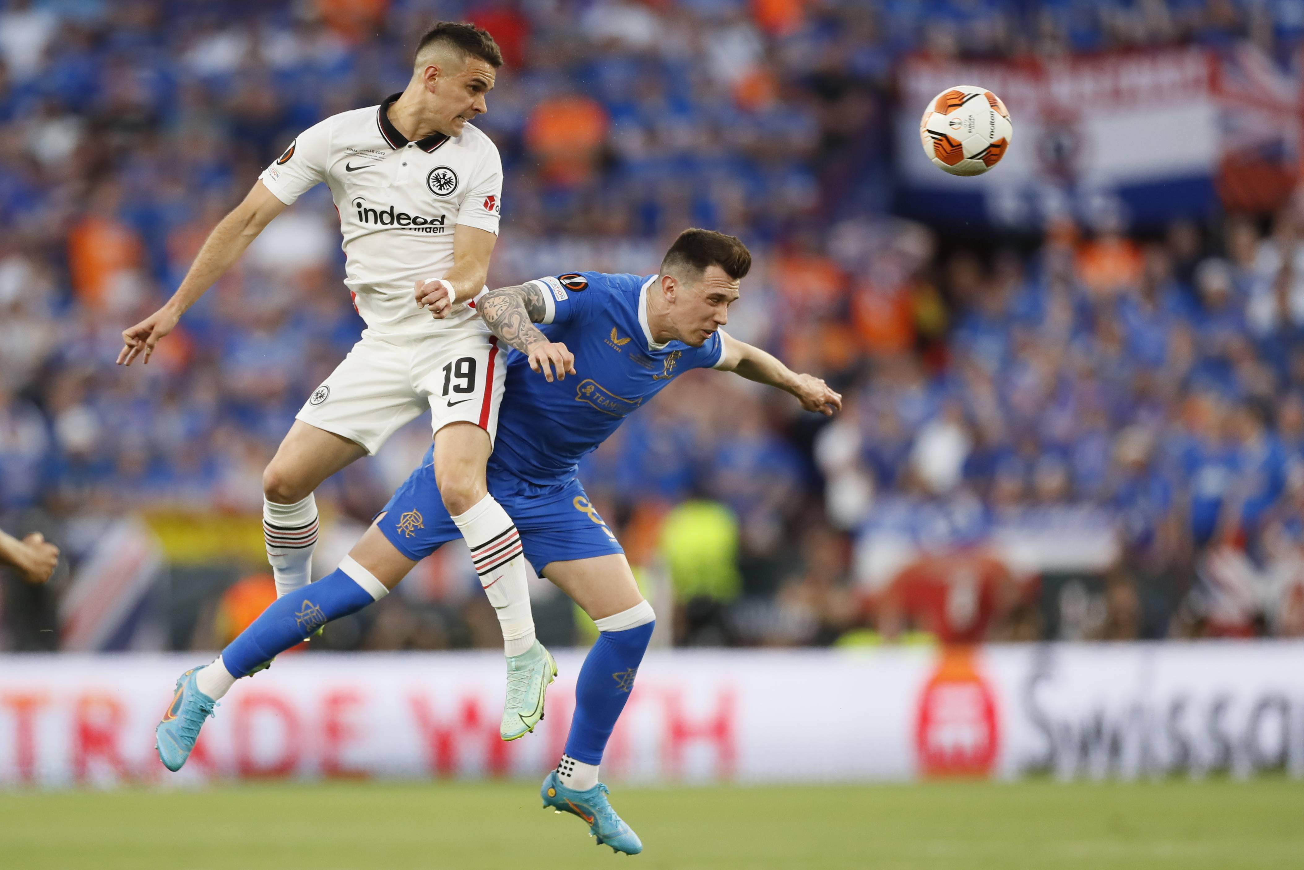 法兰克福球员表现出色，助球队击败对手