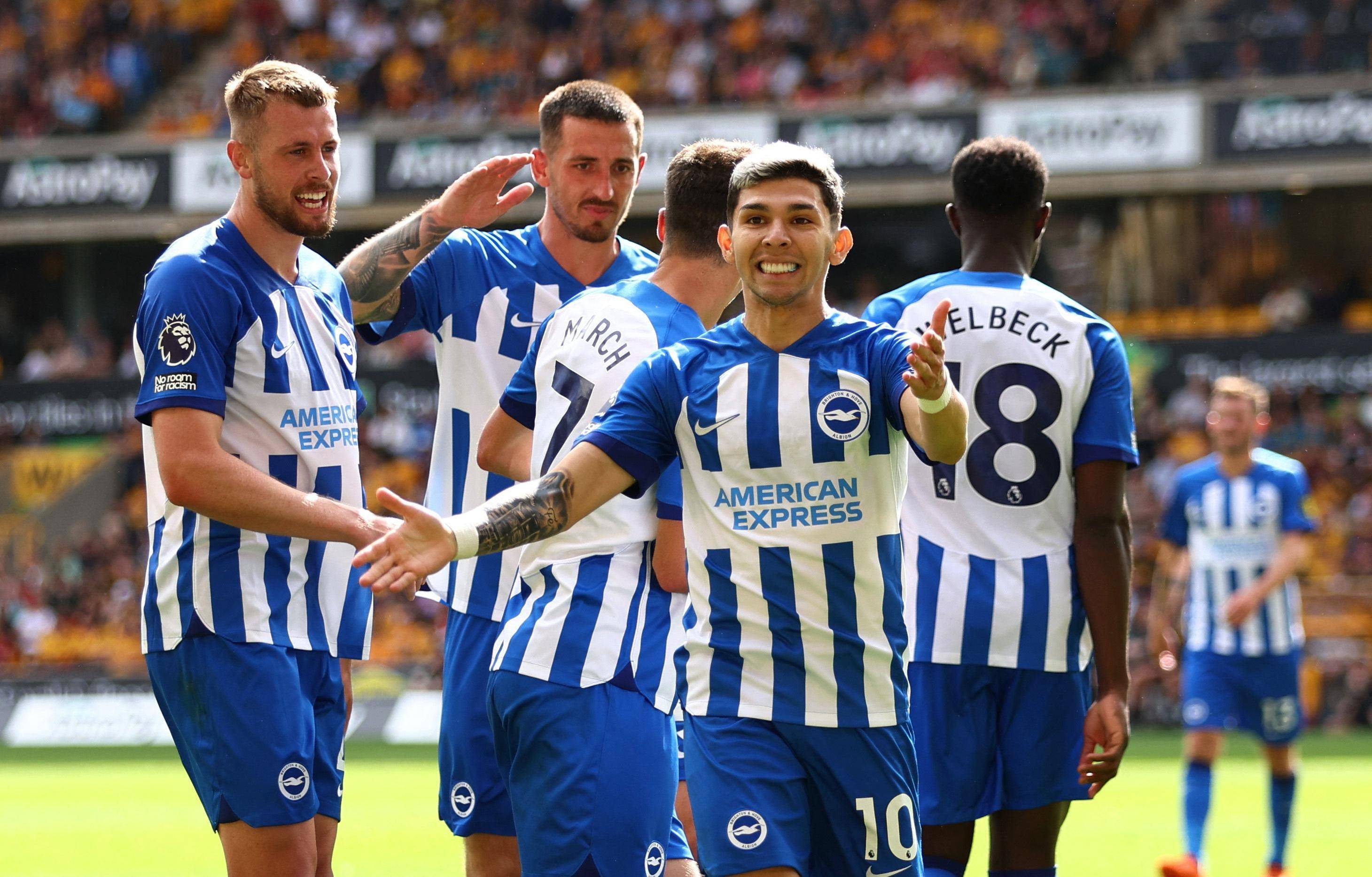 西甲球员合作默契，场上配合默契