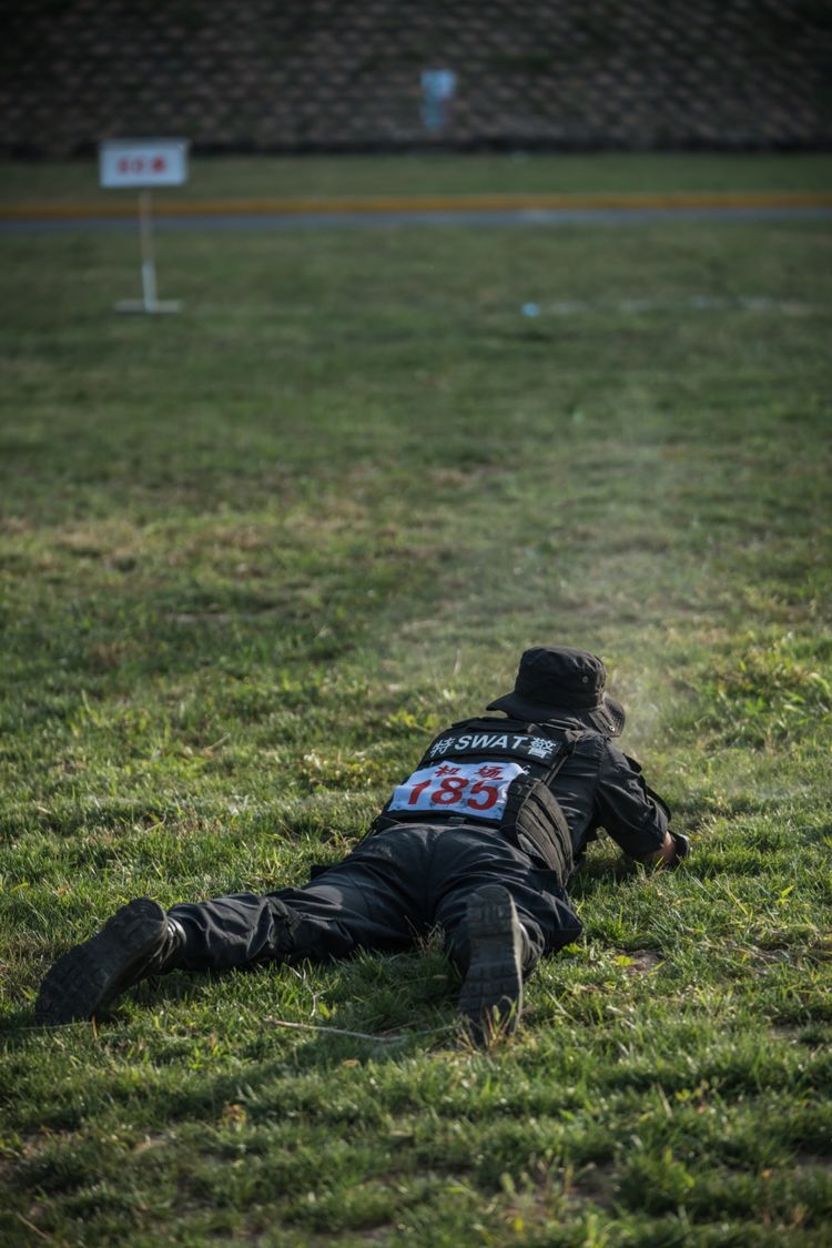 足球热血搏击赛场，顶尖球队全力冲刺的简单介绍