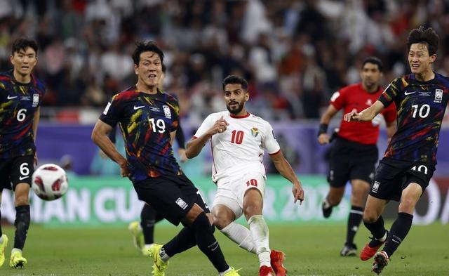 亚洲杯热门球队遭遇惨败：卫冕冠军出局惹争议的简单介绍