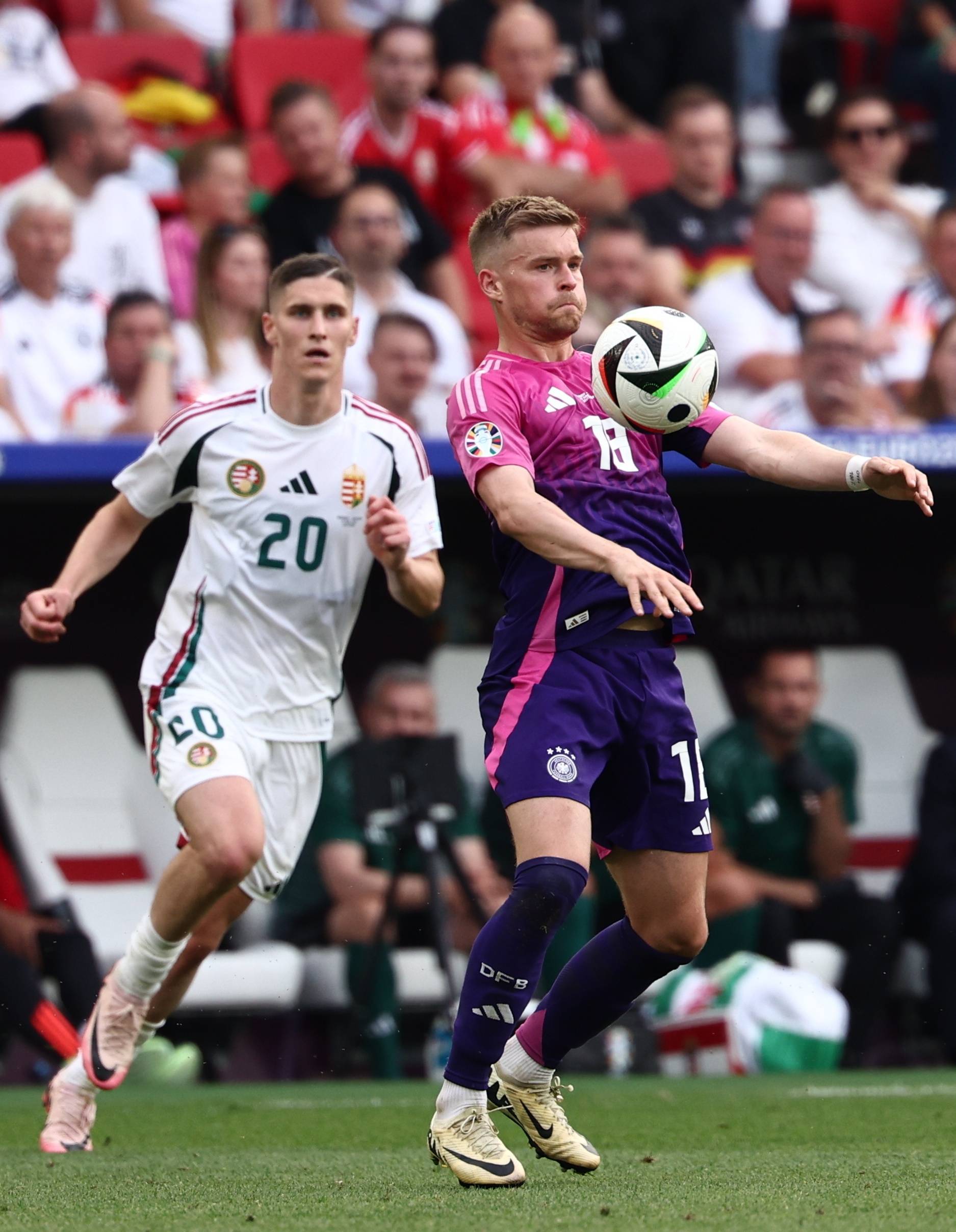 匈牙利队在激烈对决中取得关键胜利,晋级 匈牙利队在激烈对决中取得关键胜利,晋级