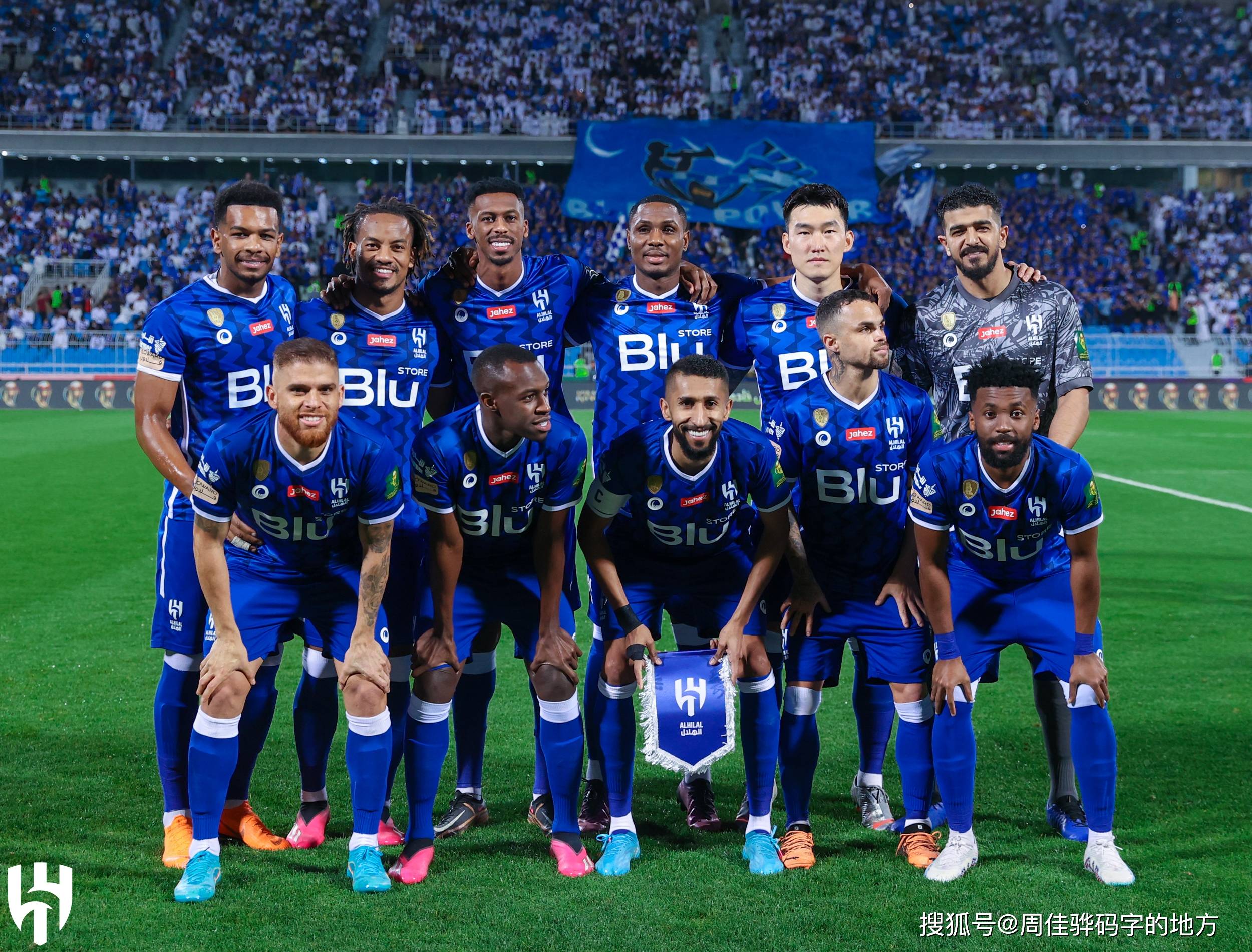 阿卡尤夫在比赛中-击败那不勒斯