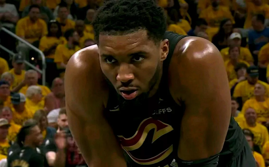 爵士慢热势头不佳，米切尔无奈扛起进攻的简单介绍