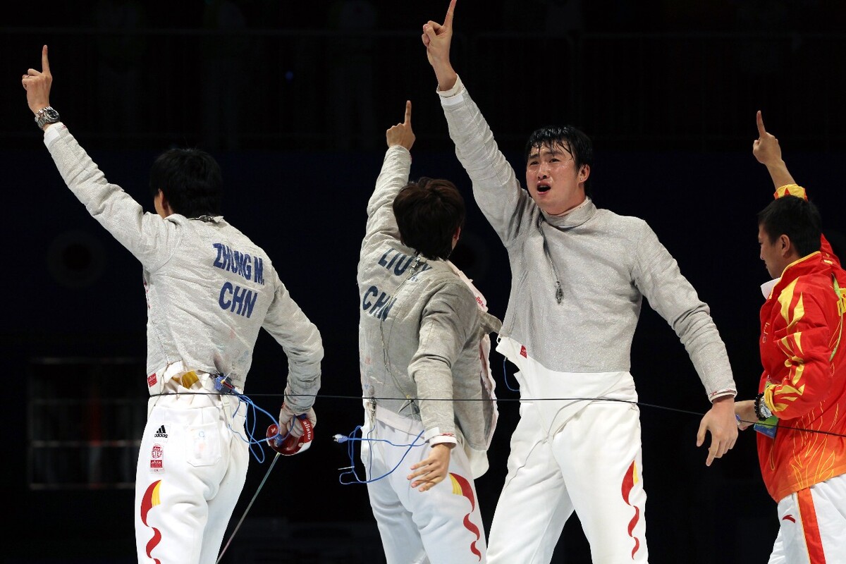 包含世界舞台绽放神采，男子团体再获最高荣誉！的词条