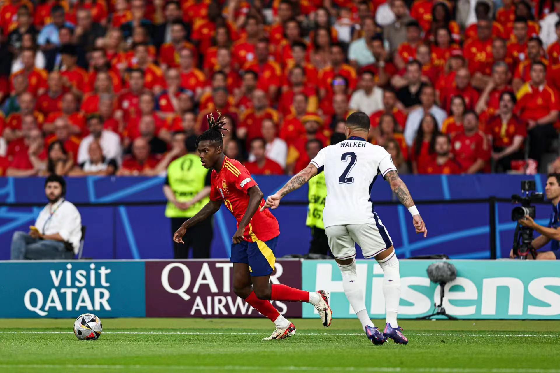 西班牙选手在游泳比赛中夺冠