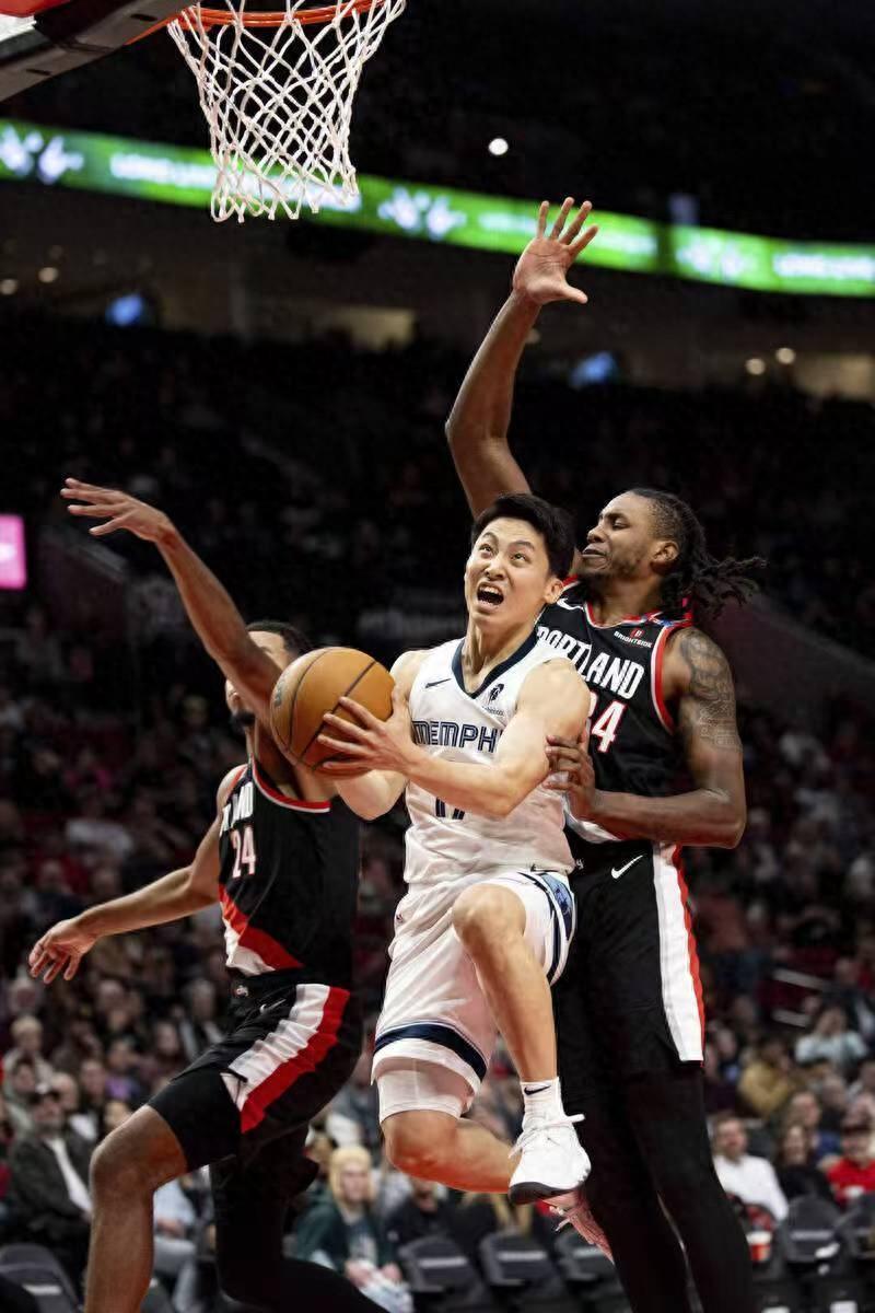 关于开拓者主场遭遇横扫，球迷情绪低落的信息