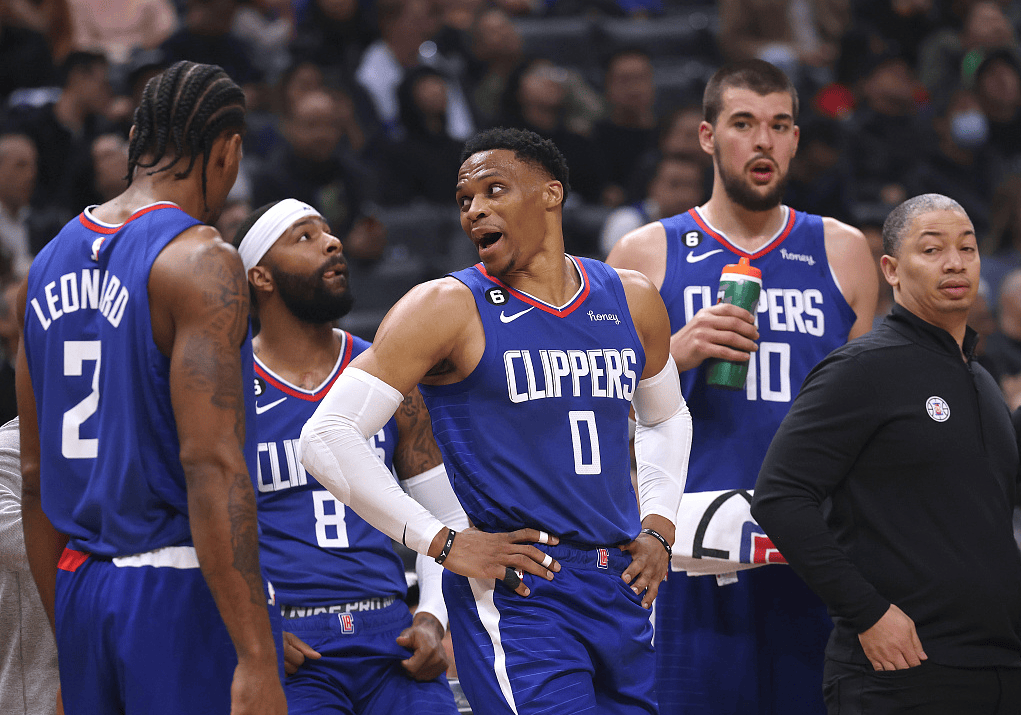 森林狼队在激烈对决中不敌快船队